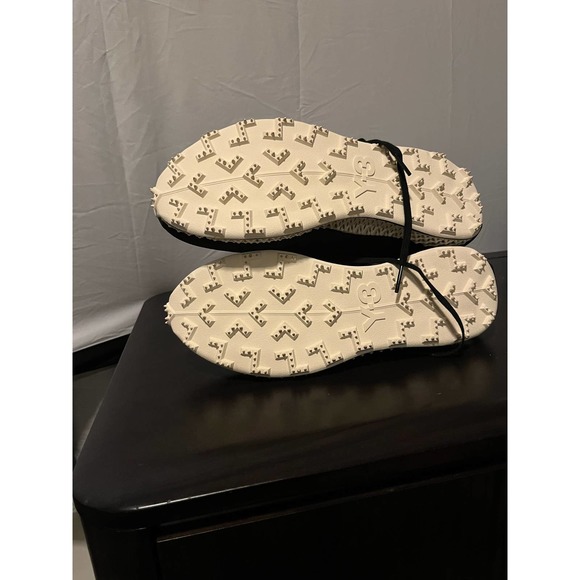 Athletic_Shoes
